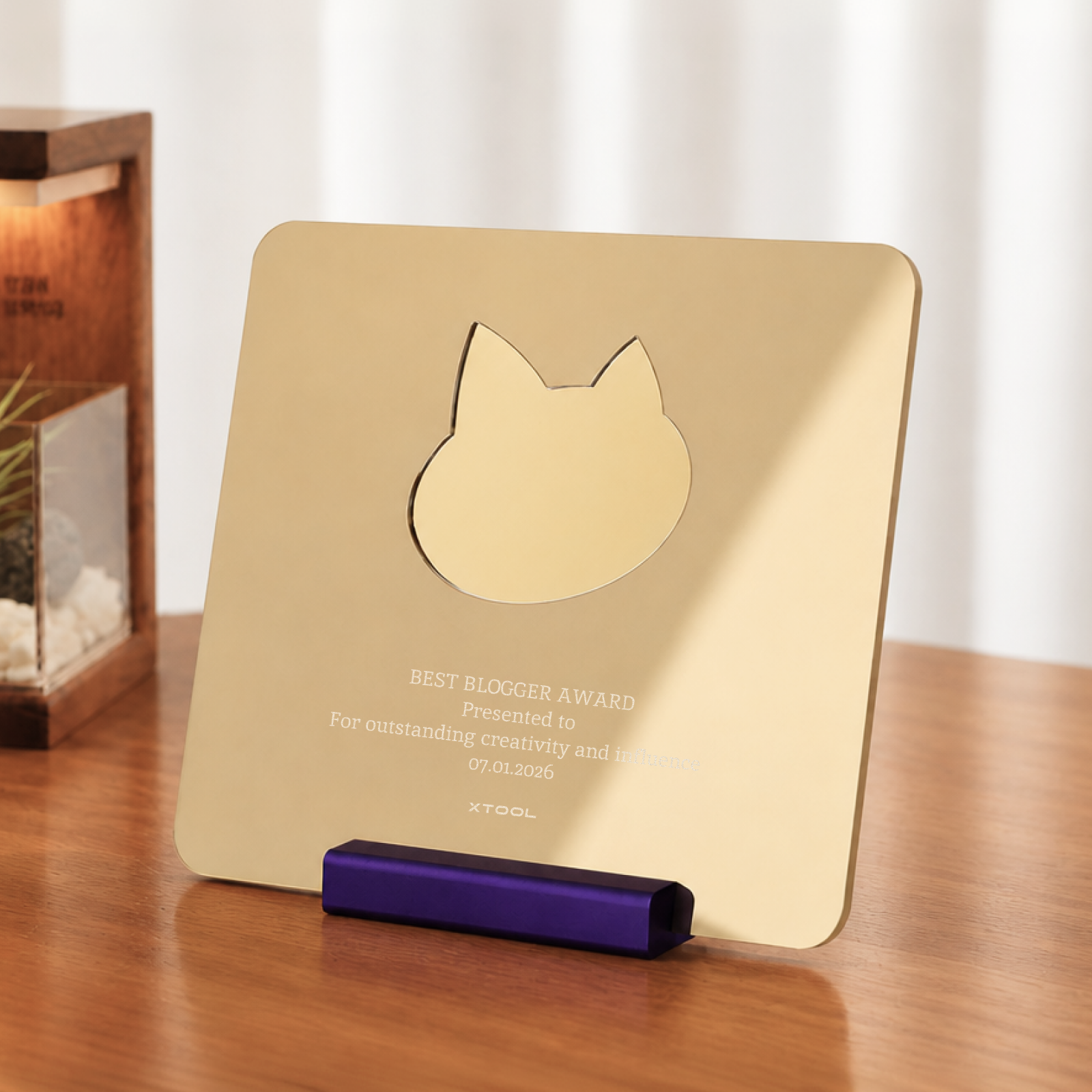 Matte gold metal award plaque with cat mirror center and purple base 04